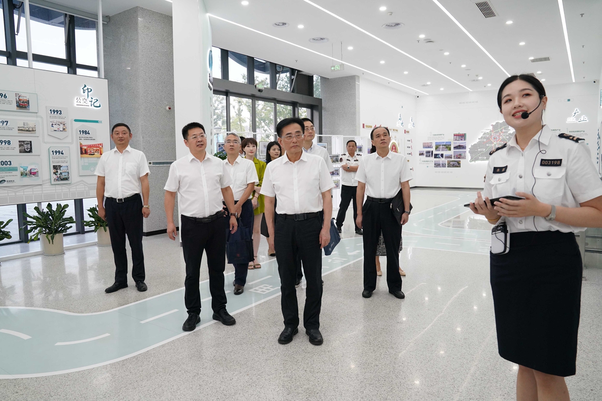 2024.9.11-1何宇?。ㄗ蠖?、薛佳平（左三）（水若石攝）.jpg